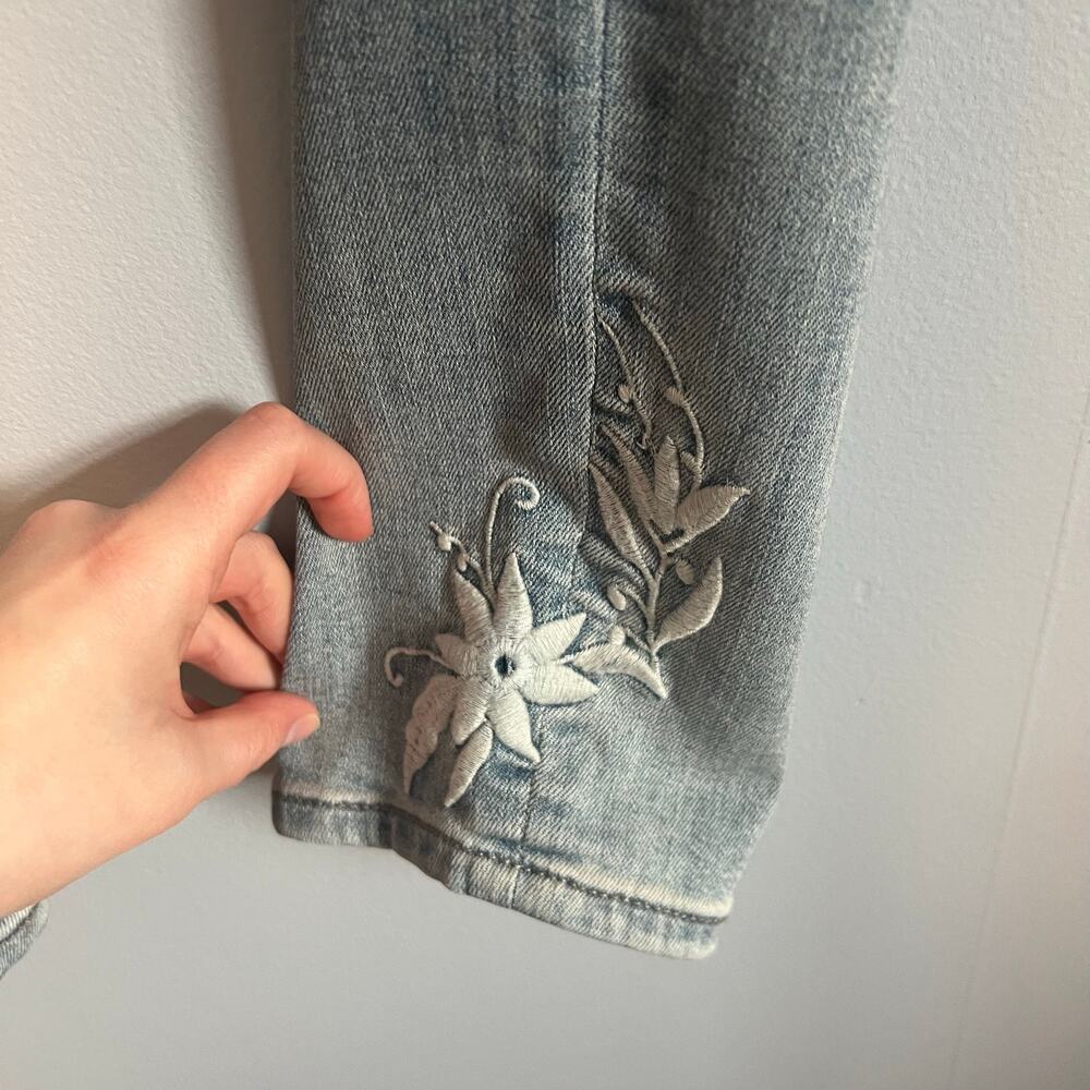 Loft Floral Embroidered Light Wash Modern Skinny Jeans sz 10 Feminine - Picture 7 of 11